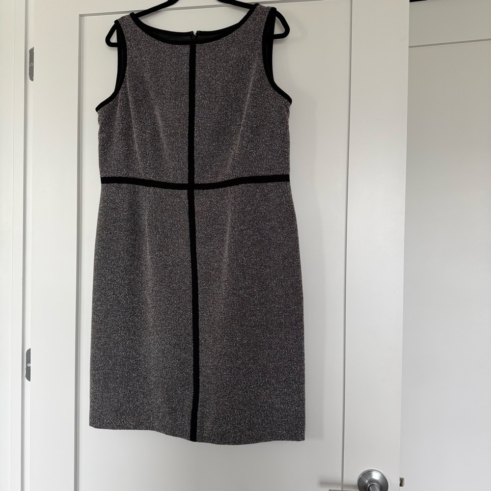Jones Studio | Black and Gray Sheath Dress Size 16